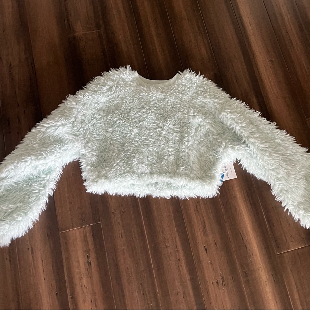 Size: small sky blue faux fur sooooo soft, brand new!